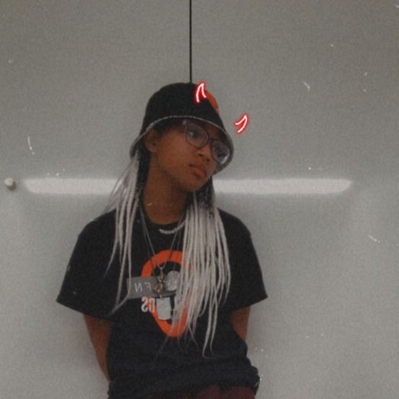 Meet your Posher, Yaz - Picture 1 of 1